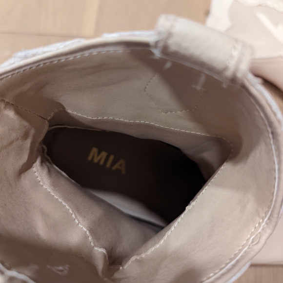 Women's Cream Western Ankle Boots - Picture 7 of 16